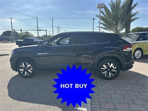 Certified 2022 Volkswagen Atlas Cross Sport SE image 9