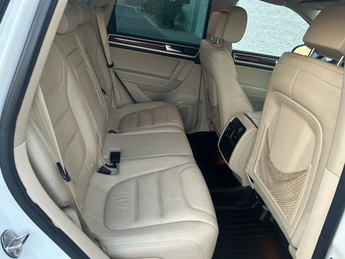 Used 2013 Volkswagen Touareg TDI AWD/4WD image 19