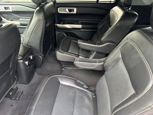 Used 2022 Ford Explorer Limited image 12