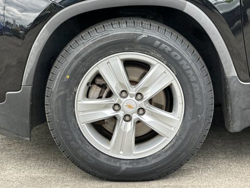 Used 2019 Chevrolet Trax LT w/ LT Convenience Package FWD image 23