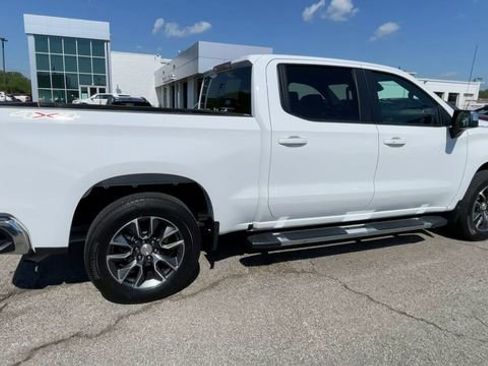 Used 2024 Chevrolet Silverado 1500 LT AWD/4WD image 2
