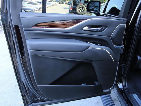 Used 2021 Cadillac Escalade ESV Premium Luxury RWD image 20