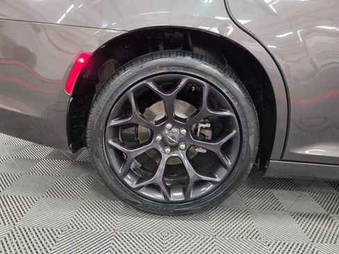 Used 2019 Chrysler 300 Touring w/ Sport Appearance Package image 42