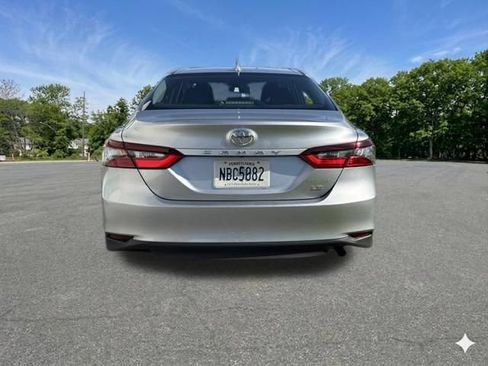Used 2022 Toyota Camry LE FWD image 5