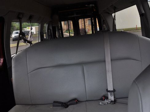 Used 2010 Ford E-350 and Econoline 350 XL image 23