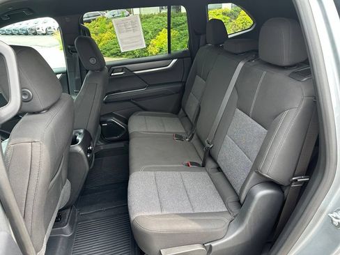 Used 2026 GMC Acadia Elevation w/ LPO, Floor Liner Package AWD/4WD image 38