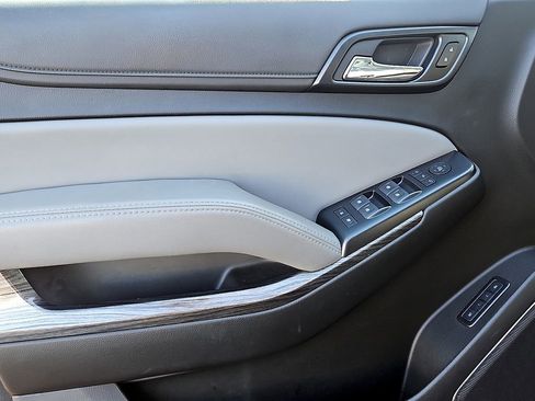 Used 2019 Chevrolet Suburban LT w/ LT Signature Package image 12