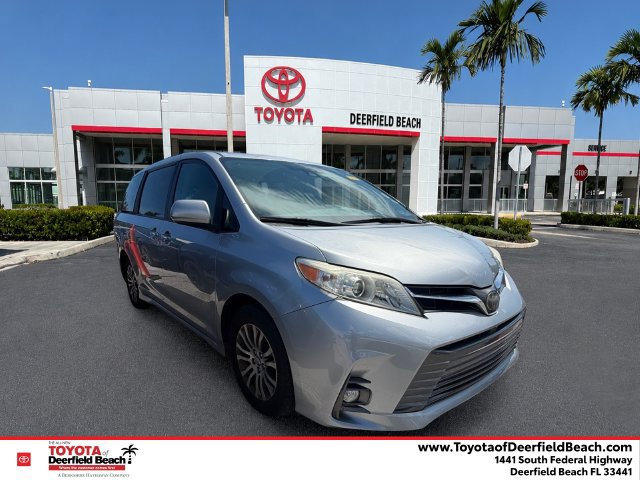 Used 2018 Toyota Sienna XLE Premium FWD image 1
