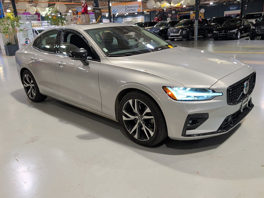 Used 2025 Volvo S60 B5 Core AWD/4WD image 1