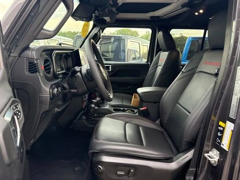 Used 2025 Jeep Wrangler Unlimited Rubicon AWD/4WD image 13