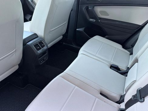 Used 2018 Volkswagen Tiguan SEL AWD/4WD image 26