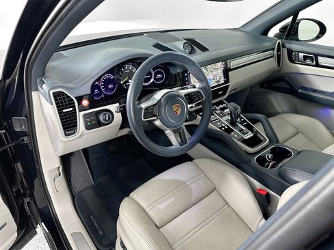Certified 2023 Porsche Cayenne image 4