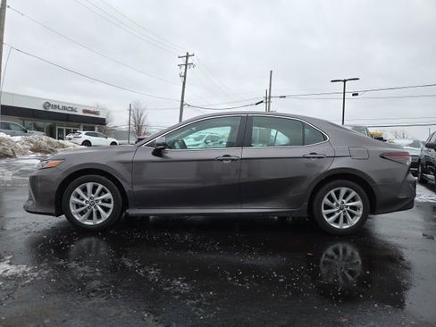 Used 2023 Toyota Camry LE image 4