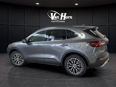 New 2025 Ford Escape SE w/ PHEV Premium Package