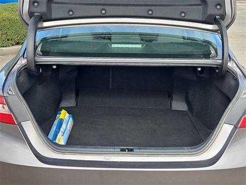 Used 2020 Toyota Camry SE image 7