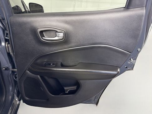 Used 2017 Jeep Compass Limited image 28