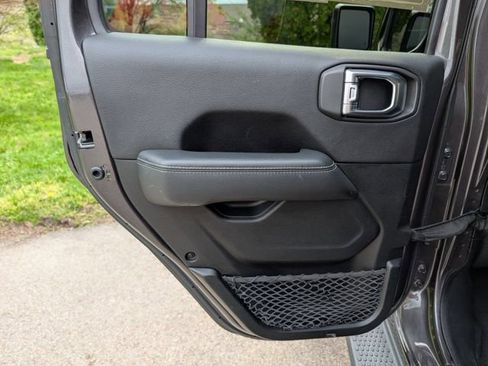 Used 2019 Jeep Wrangler Unlimited Sahara AWD/4WD image 31