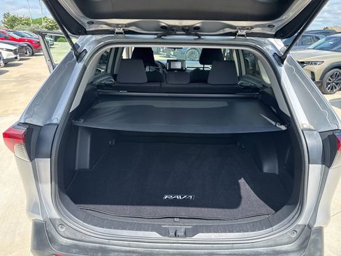 Used 2019 Toyota RAV4 XLE FWD image 25