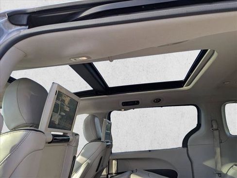 Used 2017 Chrysler Pacifica Platinum FWD image 19