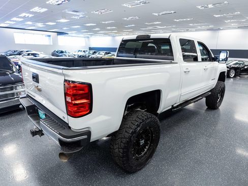 Used 2019 Chevrolet Silverado 2500 LT AWD/4WD image 6