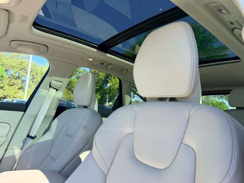 Certified 2023 Volvo XC60 B5 Plus w/ Climate Package FWD image 11