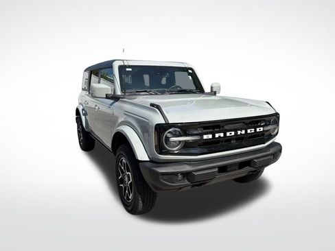 Used 2024 Ford Bronco Outer Banks AWD/4WD image 2