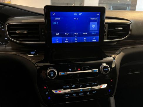 Used 2023 Ford Explorer Limited image 18