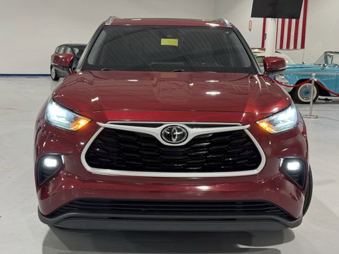 Used 2020 Toyota Highlander XLE image 18