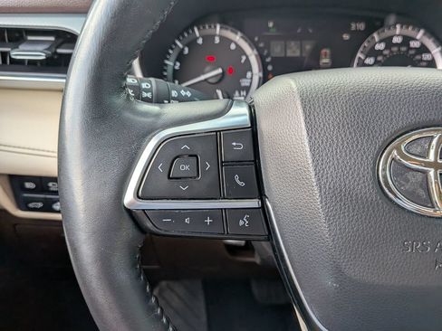 Used 2021 Toyota Highlander Platinum FWD image 19