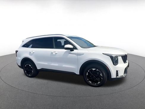 Used 2024 Kia Sorento S AWD/4WD image 2