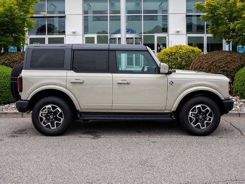Certified 2025 Ford Bronco Outer Banks AWD/4WD image 1