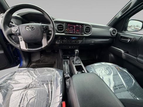 Used 2023 Toyota Tacoma TRD Off-Road image 11