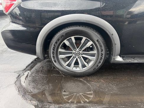 Used 2018 Nissan Armada SL w/ Premium Package image 10