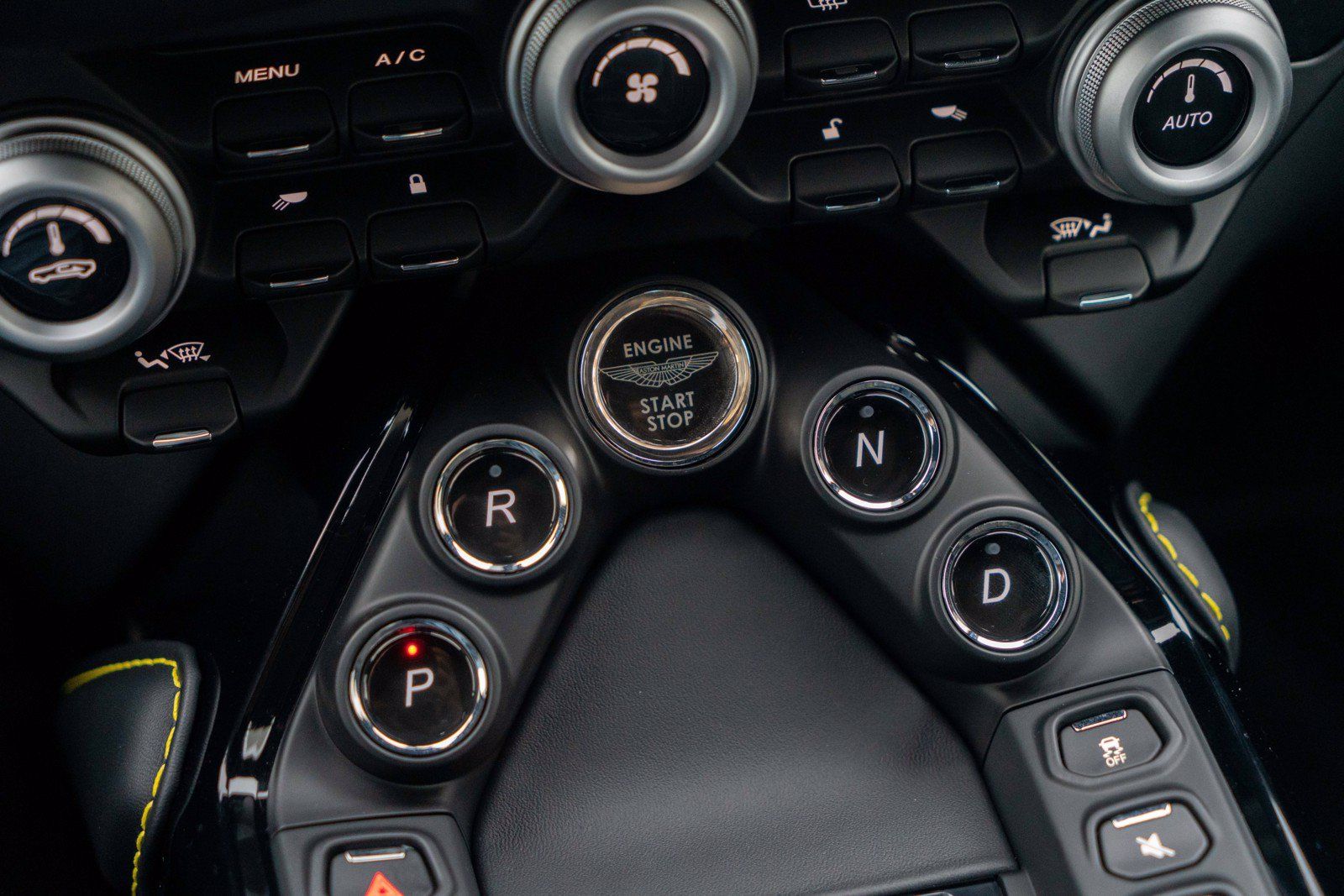 Used 2023 Aston Martin V8 Vantage Coupe RWD image 34