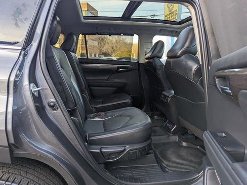 Used 2022 Toyota Highlander Platinum image 36