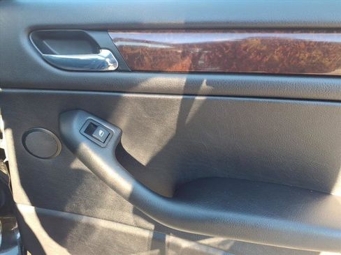 Used 2005 BMW 325i Sedan image 11