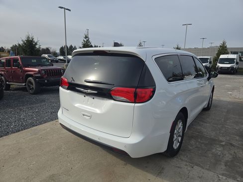 New 2026 Chrysler Voyager LX image 3