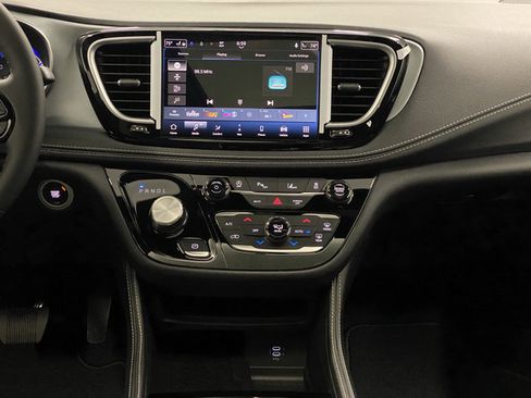 New 2026 Chrysler Pacifica Limited w/ S Appearance Package AWD/4WD image 9