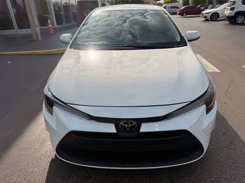 Used 2025 Toyota Corolla LE image 2