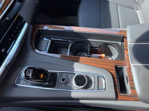 Used 2021 Cadillac Escalade Luxury AWD/4WD image 24