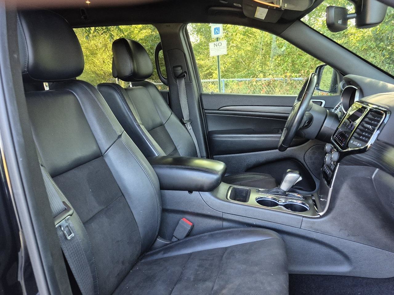 Used 2019 Jeep Grand Cherokee Laredo w/ Laredo X Package RWD image 21