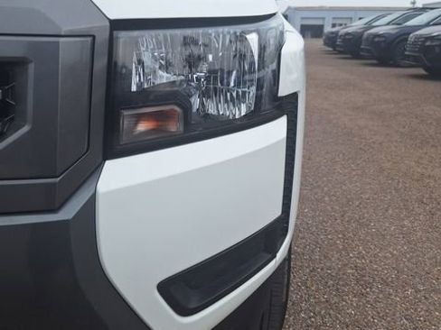 Used 2025 Nissan Frontier SV RWD image 9