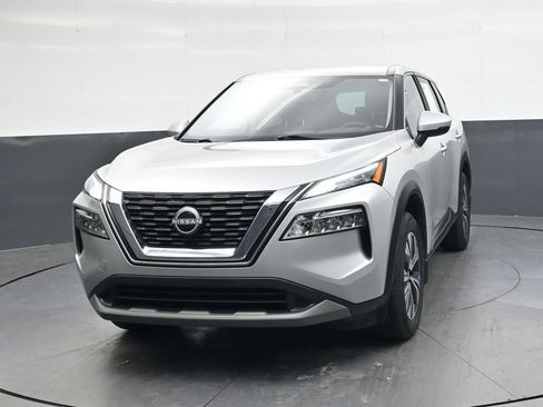 Used 2023 Nissan Rogue SV image 9