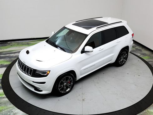 Used 2016 Jeep Grand Cherokee SRT image 34