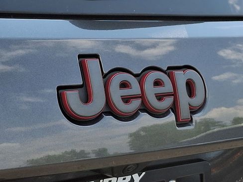 Used 2021 Jeep Grand Cherokee Trailhawk AWD/4WD image 30