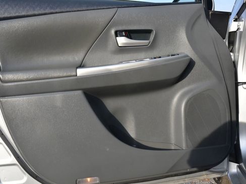 Used 2013 Toyota Prius V Three image 16