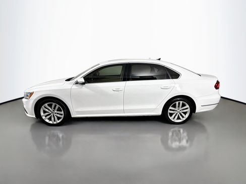 Used 2018 Volkswagen Passat 2.0T SE FWD image 4