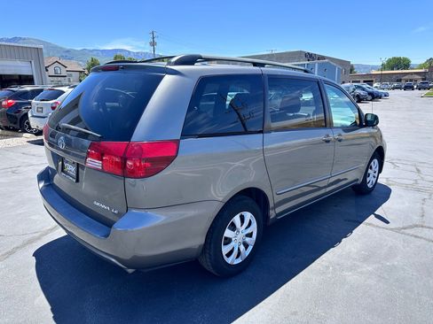 Used 2004 Toyota Sienna LE FWD image 3