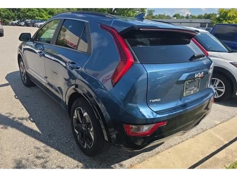 Used 2025 Kia Niro Wind w/ Wind Preserve Package FWD image 3