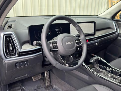 Used 2025 Kia Sorento SX AWD/4WD image 13